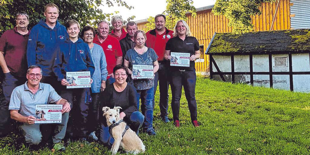 Freuen sich, dass sie ein Corona-gerechtes Format anbieten können: Die Vertreter der Veranstaltergemeinschaft aus Heimatverein ‚Landwirtschaft und Brauchtum‘, Landjugend Wittgenstein, Jugendförderverein und BLB-Tourismus GmbH. (Foto: BLB-Tourismus GmbH) Freuen sich, dass sie ein Corona-gerechtes Format anbieten können: Die Vertreter der Veranstaltergemeinschaft aus Heimatverein 'Landwirtschaft und Brauchtum', Landjugend Wittgenstein, Jugendförderverein und BLB-Tourismus GmbH. (Foto: BLB-Tourismus GmbH)