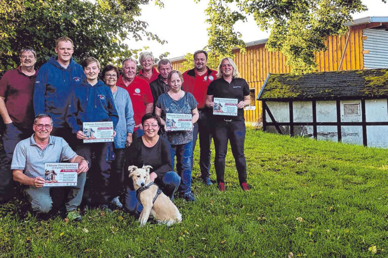 Freuen sich, dass sie ein Corona-gerechtes Format anbieten können: Die Vertreter der Veranstaltergemeinschaft aus Heimatverein 'Landwirtschaft und Brauchtum', Landjugend Wittgenstein, Jugendförderverein und BLB-Tourismus GmbH. (Foto: BLB-Tourismus GmbH)