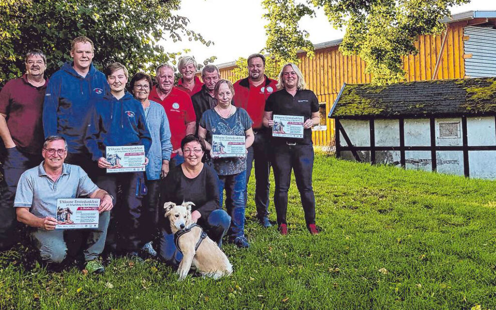 Freuen sich, dass sie ein Corona-gerechtes Format anbieten können: Die Vertreter der Veranstaltergemeinschaft aus Heimatverein 'Landwirtschaft und Brauchtum', Landjugend Wittgenstein, Jugendförderverein und BLB-Tourismus GmbH. (Foto: BLB-Tourismus GmbH)