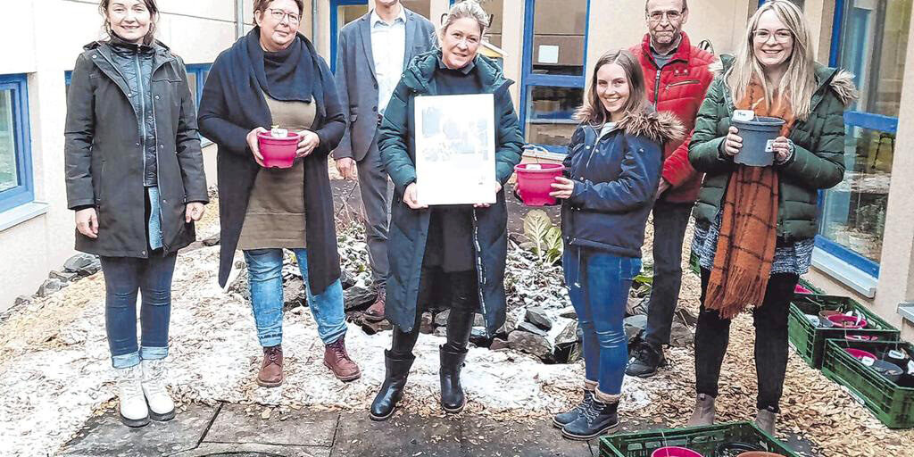 Freude in der Grundschule am Burgfeld über den ersten Platz beim Klimaschutzpreis. (SZ-Foto: Christian Völkel) Freude in der Grundschule am Burgfeld über den ersten Platz beim Klimaschutzpreis. (SZ-Foto: Christian Völkel)