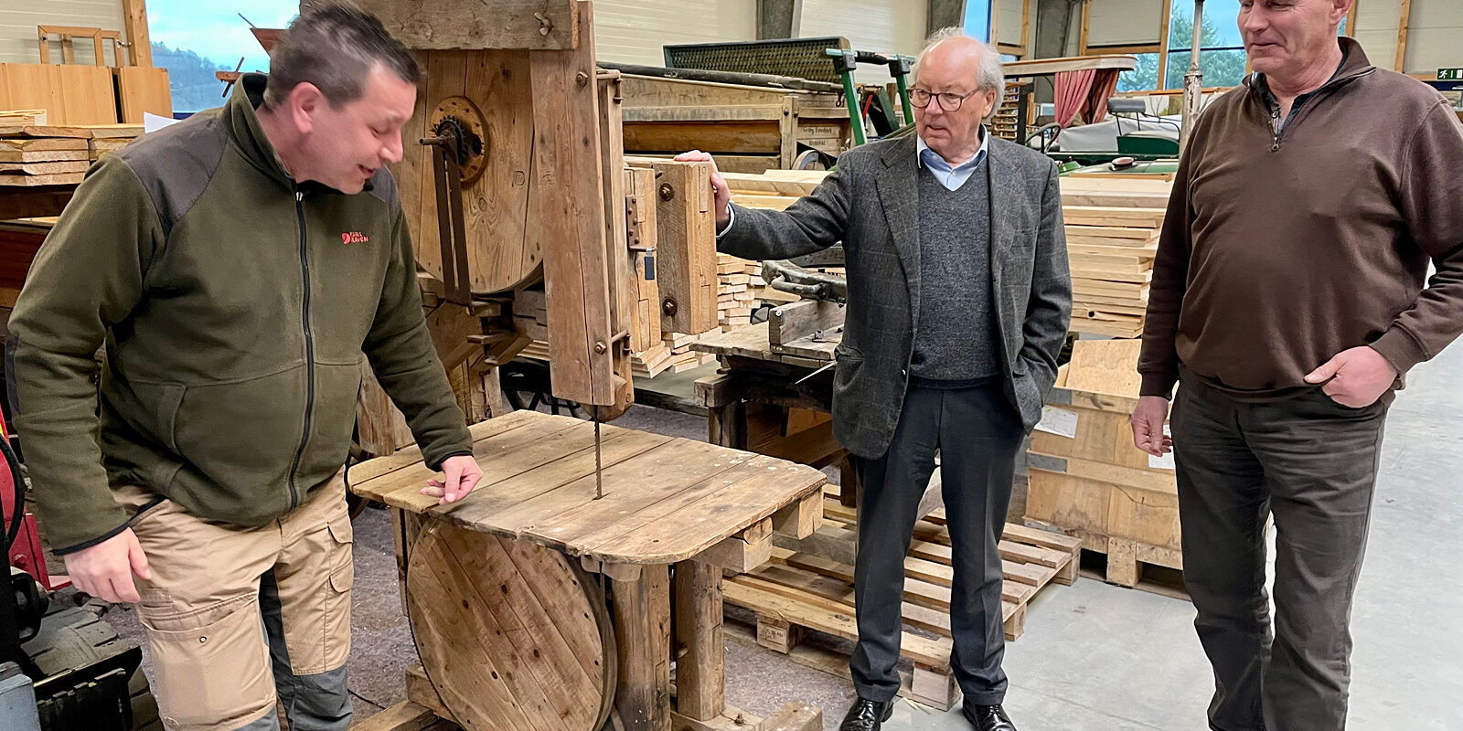 Geschenk für großzügigen Sponsor Jürgen Ante (Foto: Heimatverein Landwirtschaft und Brauchtum / Christoph Vetter)