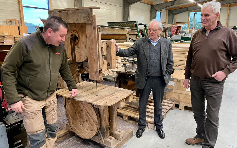 Geschenk für großzügigen Sponsor Jürgen Ante (Foto: Heimatverein Landwirtschaft und Brauchtum / Christoph Vetter)