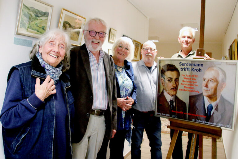 Ellen Neweling, Schülerin von Heinz Kroh, Werner Sardemann, Gilla Fuchs (geb. Sardemann), Christoph Vetter und Klaus Daum, Vorsitzender des Heimatvereins Landwirtschaft und Brauchtum (v.l.). (SZ-Foto: Christian Völkel)