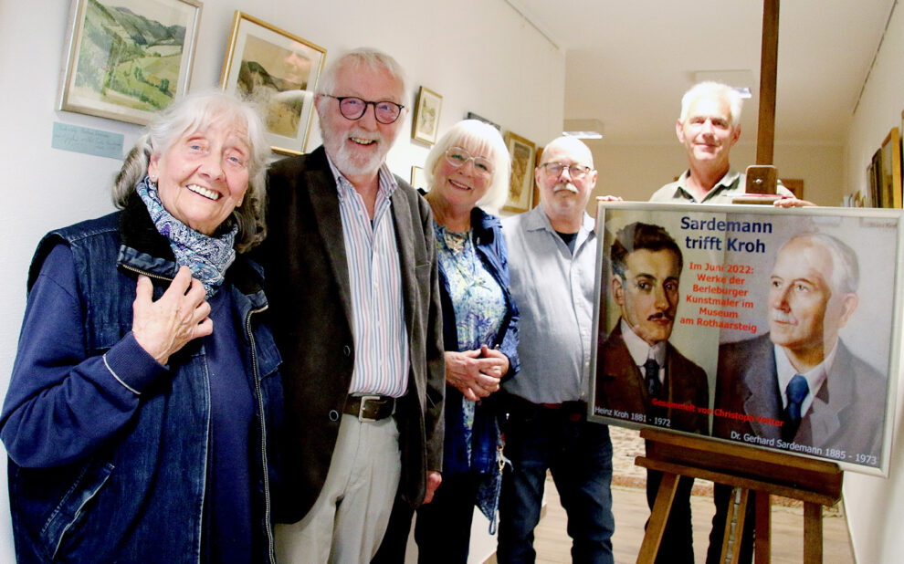 Ellen Neweling, Schülerin von Heinz Kroh, Werner Sardemann, Gilla Fuchs (geb. Sardemann), Christoph Vetter und Klaus Daum, Vorsitzender des Heimatvereins Landwirtschaft und Brauchtum (v.l.). (SZ-Foto: Christian Völkel)