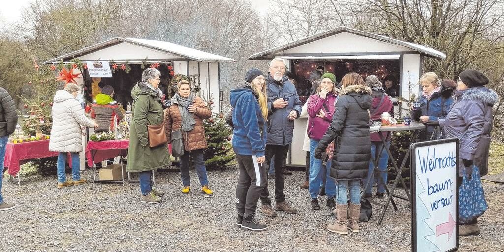 Die Mitglieder des Heimatvereins haben viel riskiert mit dem Weihnachtsmarkt rund um ihr Museum. (SZ-Foto: Guido Schneider)