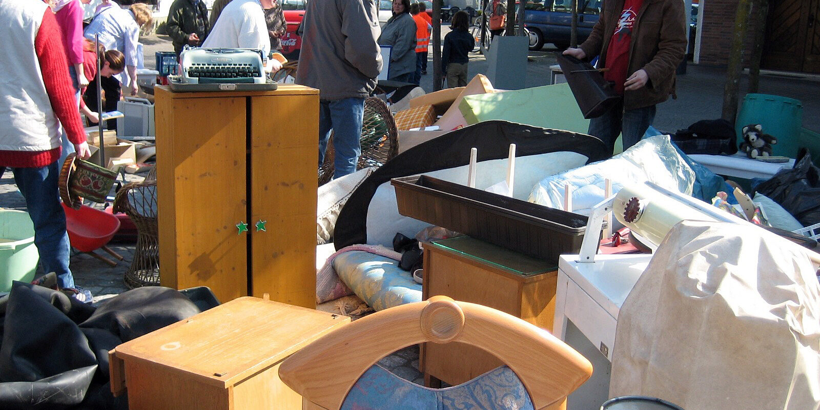 Sperrmüll-Party auf dem Bad Berleburger Marktplatz (Foto: Verein) Sperrmüll-Party auf dem Bad Berleburger Marktplatz (Foto: Verein)